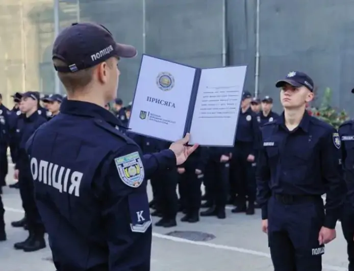 Поліцейський, ВИКОНУЙ ПРИСЯГУ і свій закон! Захищай права і свободи людини!!!
