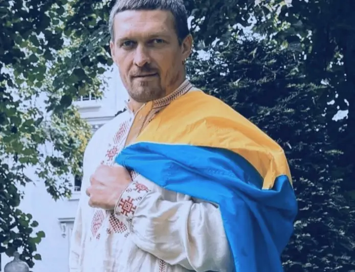 Абсолютний чемпіон світу з боксу Олександр Усик в темі!